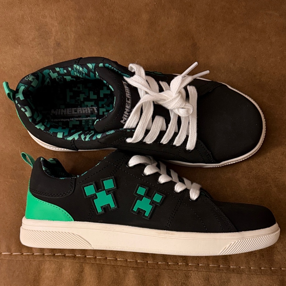 Minecraft Kids Sneakers - Black and Green